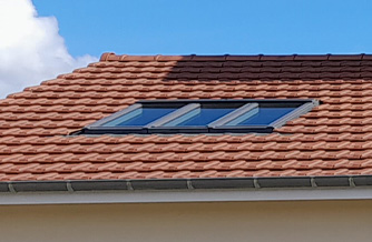 Pose d'une verrière de toit VELUX